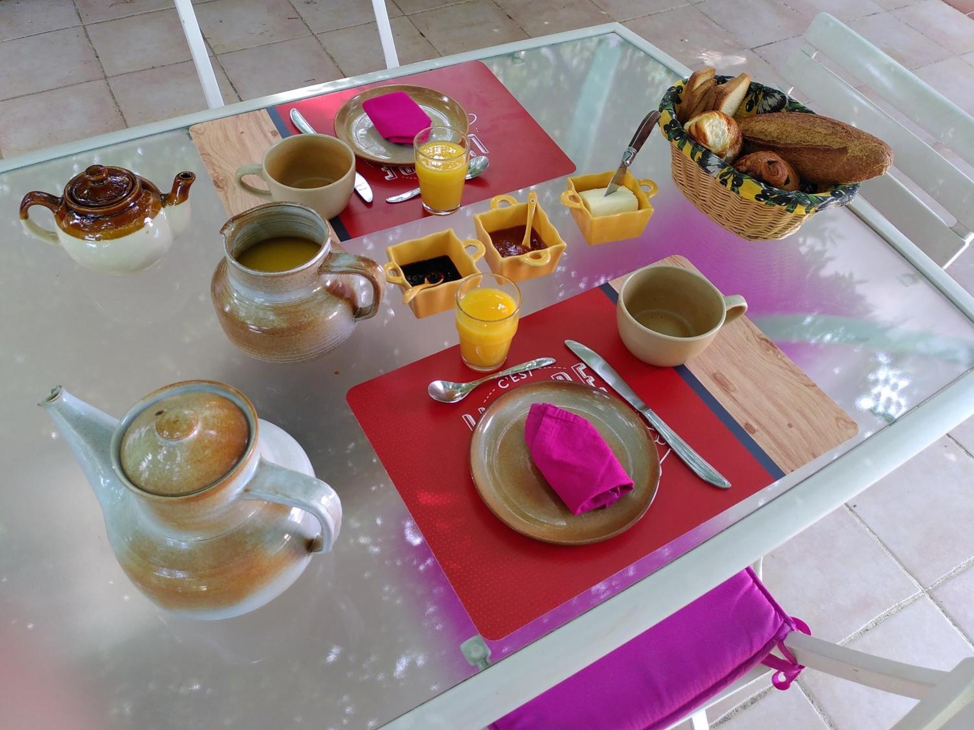 Entrecasteaux Au Nid De Mes Anges B&B 외부 사진